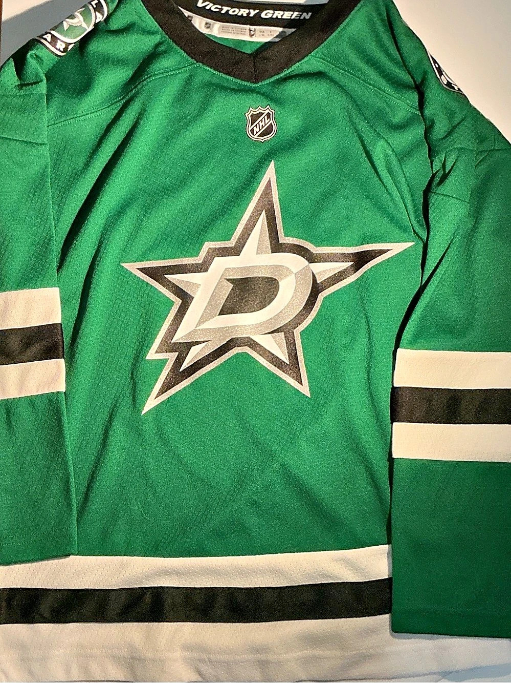 Victory Green Dallas Stars Hockey Jersey in Green Like New